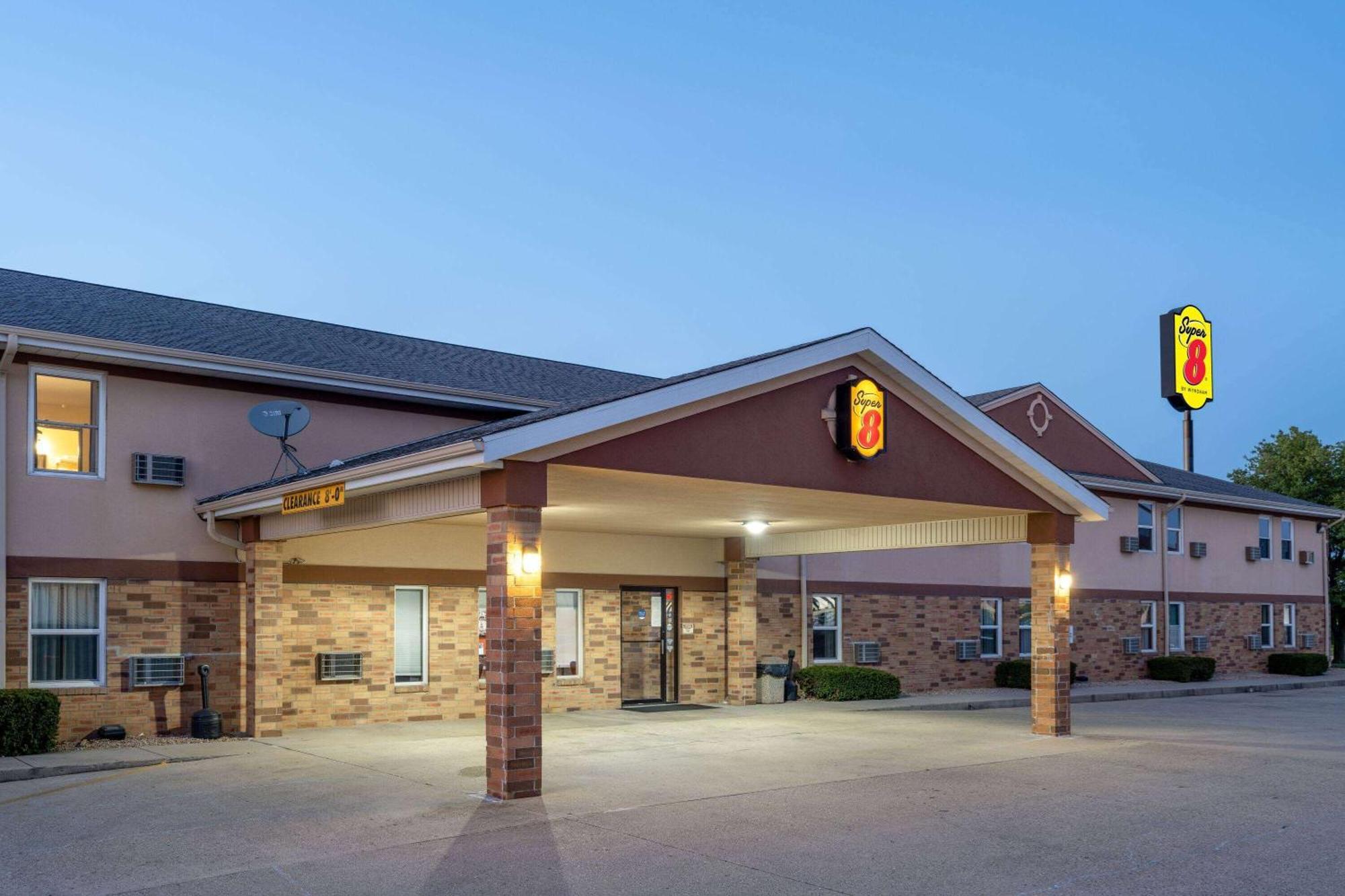 Hotel Super 8 By Wyndham Mattoon Exterior foto